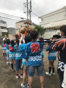 2回目の子ども神輿出発。