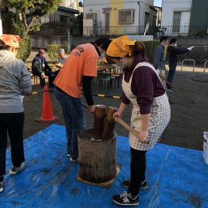 大人も餅つき