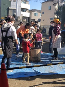 子どもも餅つき